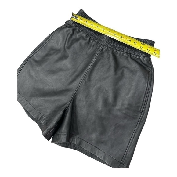WALTER BAKER HIGH WAISTED BLACK LEATHER SHORTS
Size S new without tag - Picture 8 of 13